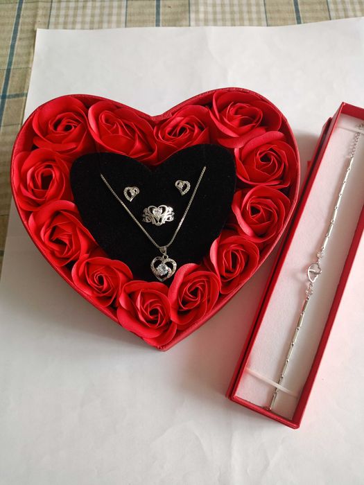 Уникален дамски подаръчен комплект