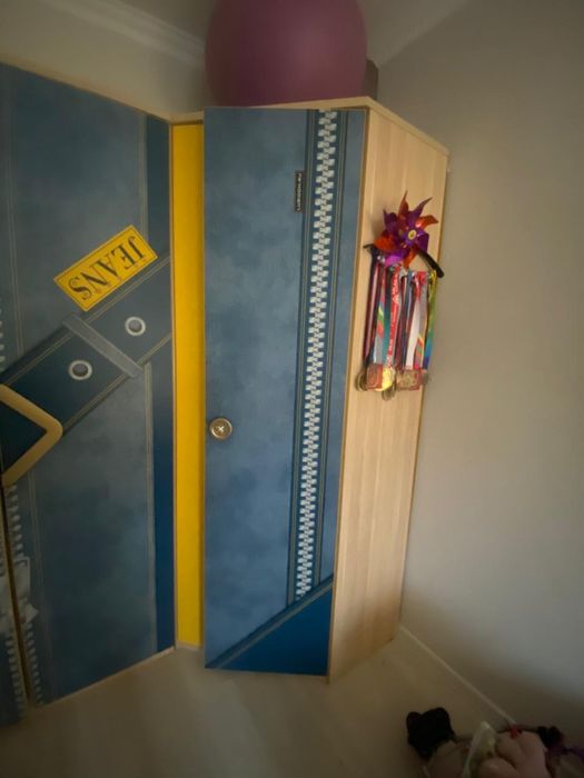 Шкаф в детскую комнату