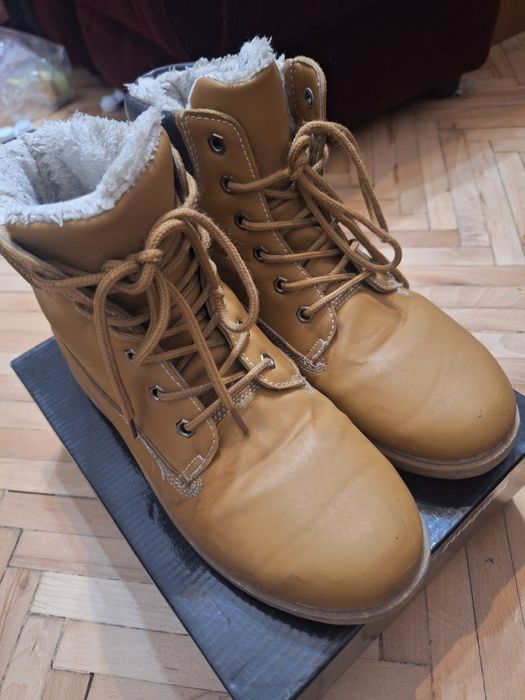 Топли  ботуши /боти 40 номер и Детски блузи нови Waikiki 12