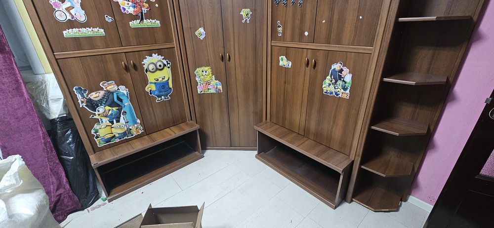 Шкаф угловой коричневый