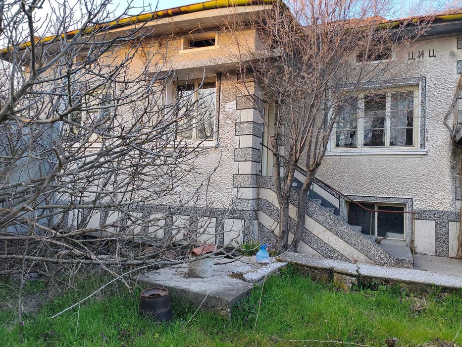СОБСТВЕНИК - ДВУФАМИЛНА къща + 2 ПАРЦЕЛА за продажба, в село Яздач