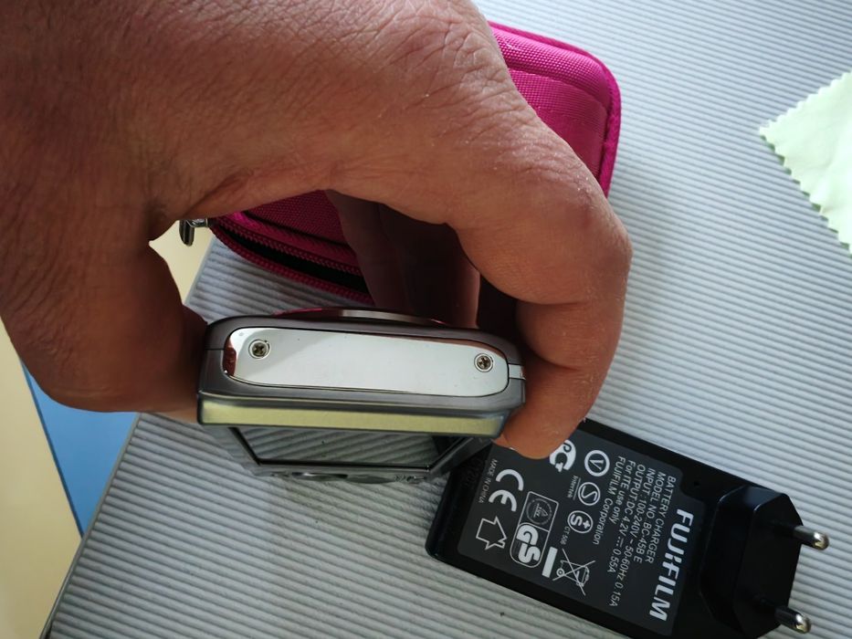 Fujifilm FinePix J Series JZ100 / JZ110 14.0MP Digital Camera - Black