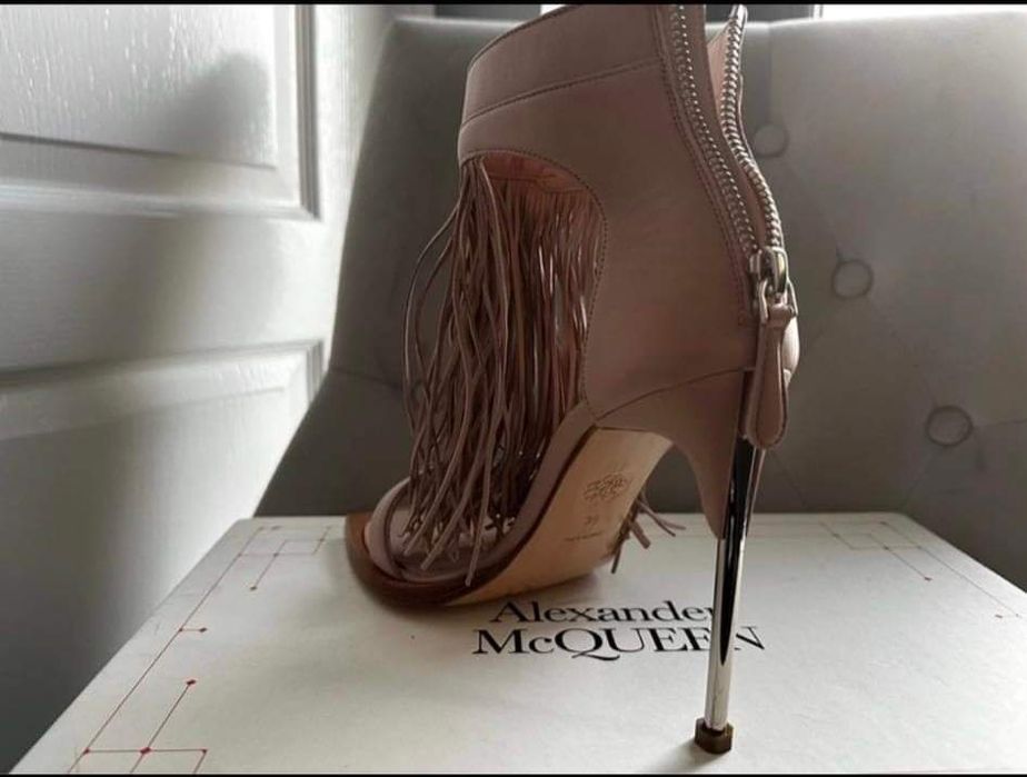 ТОП Предложение  !!! Елегантни сандали на  Alexander McQueen