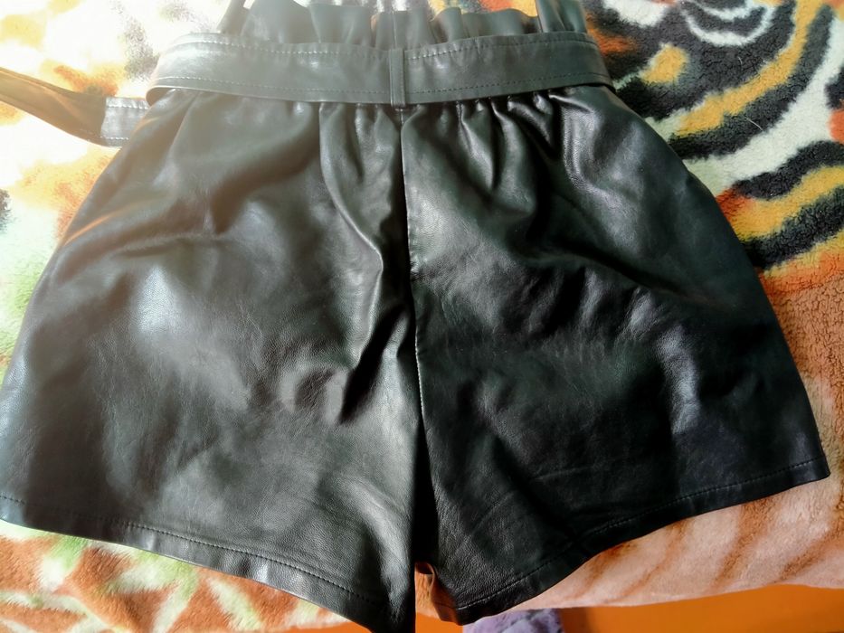 Срочно продам шорты кожаные!