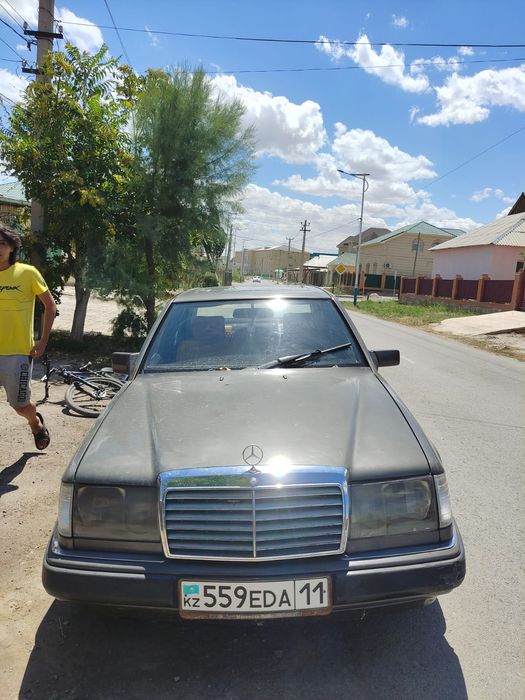 Продам Мерседес E220 93 года