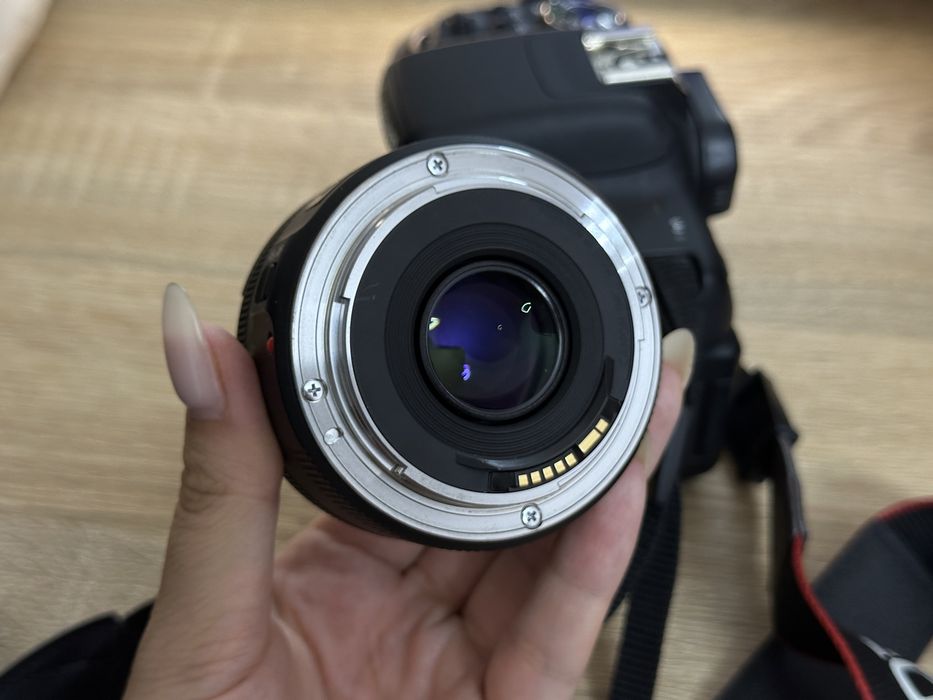 Canon EOS 750D кит + портретник
