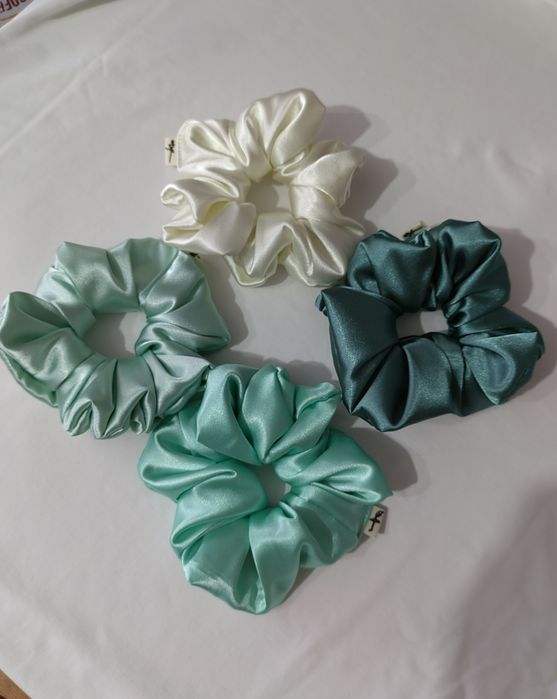 Скрънчи от кадифе и сатен