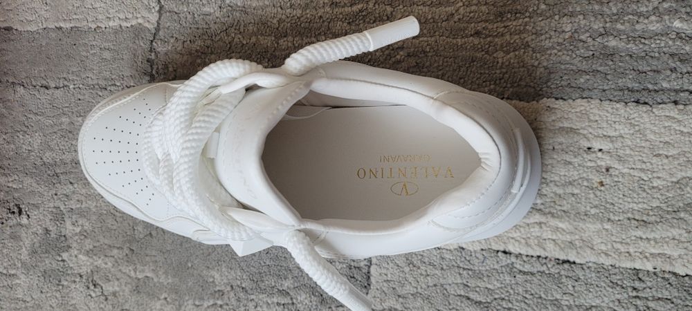 Vand paupuci Valentino