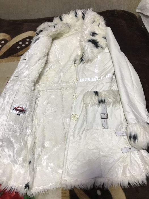 Белая шубка, привозила с России