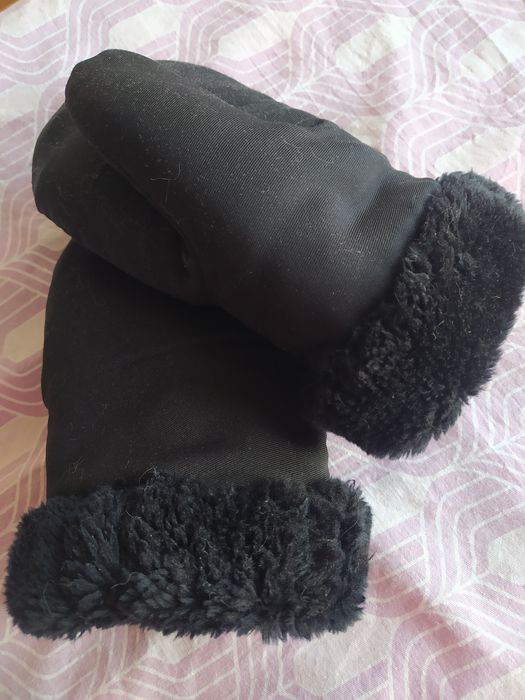 Продам рукавицы теплые.