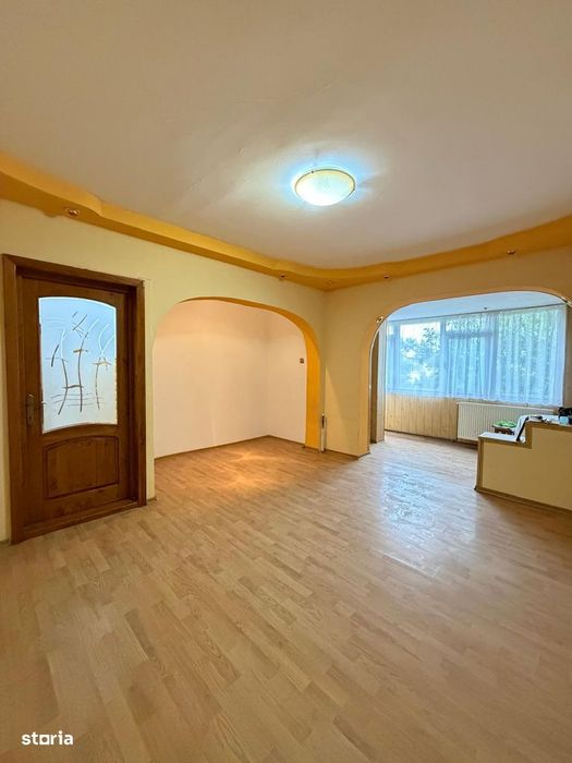 Vanzare apartament 3 camere, in Galati, Micro 13B, centrala, liber — fotografia 1