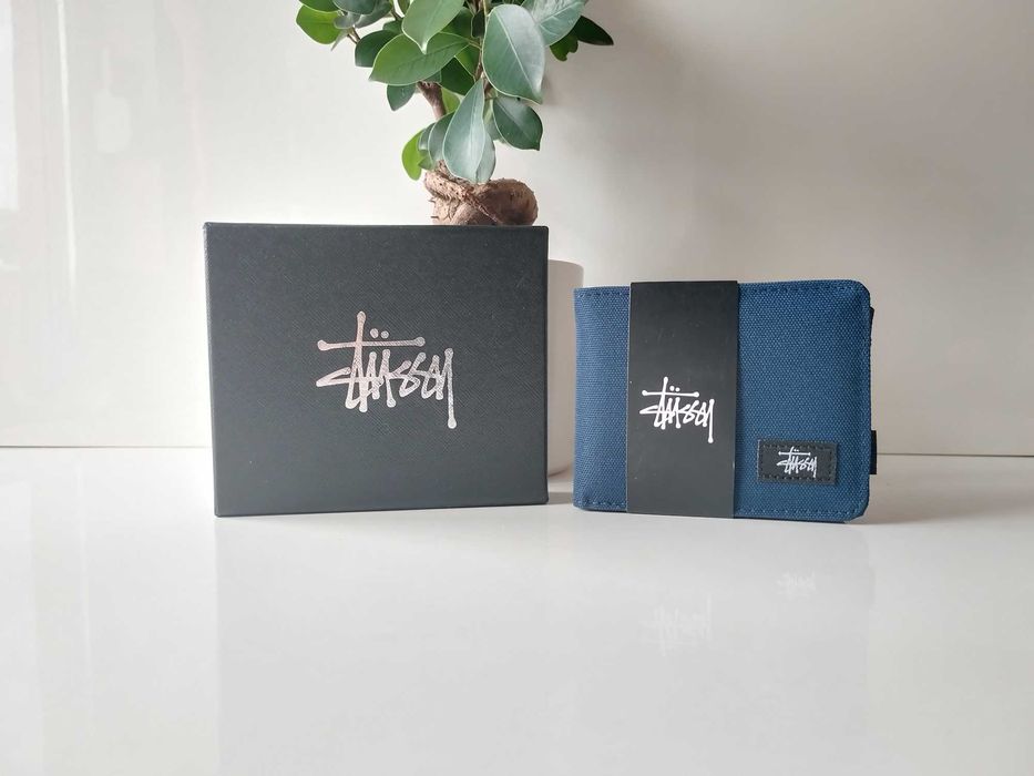 Goyard, Louis Vuitton и Stussy Портфейли