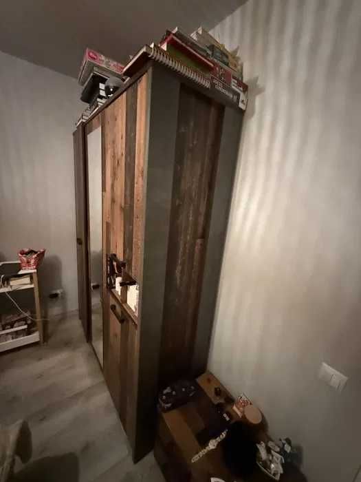 Vand mobila din 2 dormitoare, pretul este pentru 1 dormitor
