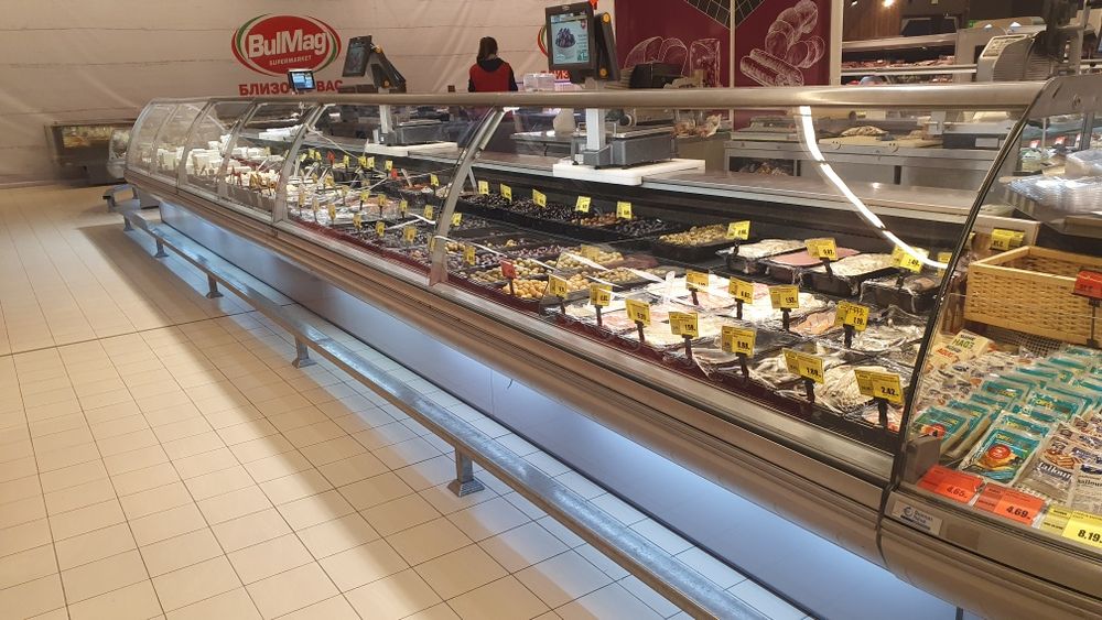 Щандови хладилни витрини