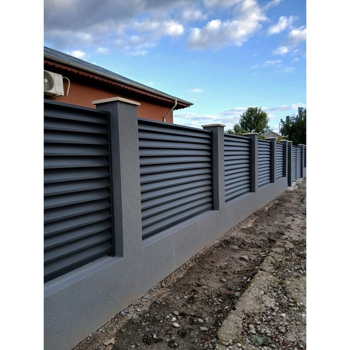 Construim la comanda dvs. garduri si porti din:
- panouri stil jaluzea