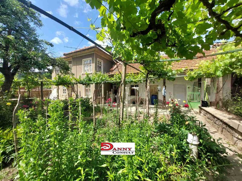 Продава се Къща в Велико Търново, Акация - 150 кв.м за 920 €/кв.м - Снимка #1