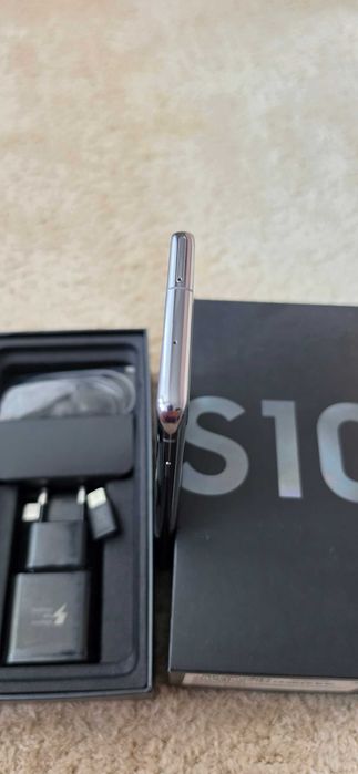 Продавам Samsung Galaxy S10 Перфектен