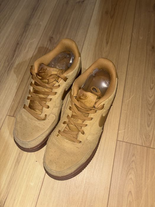 adidasi nike noi