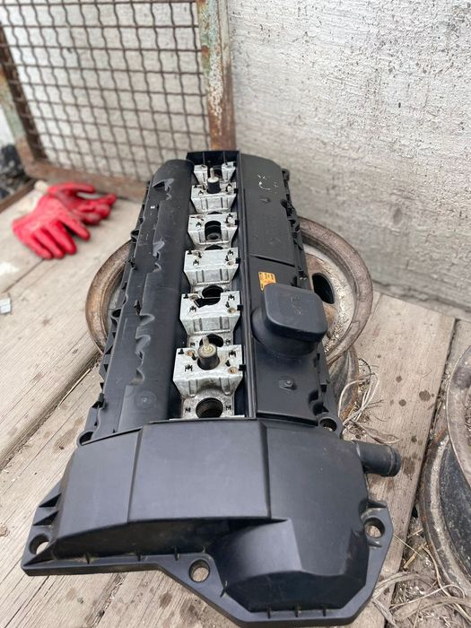 БМВ BMW крышка от двигателя BMW