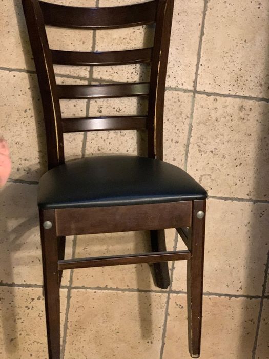 Scaune tapițate de lemn