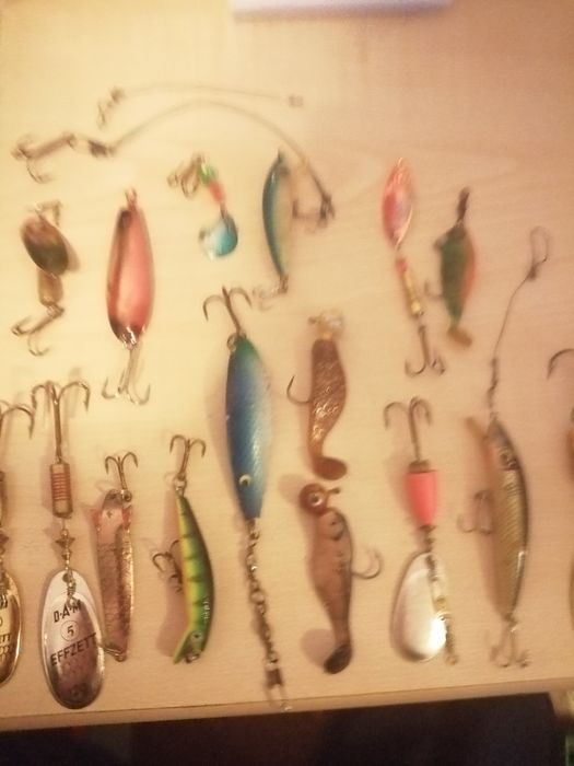 Trusa momeli pentru pescuit 22 piese calitative