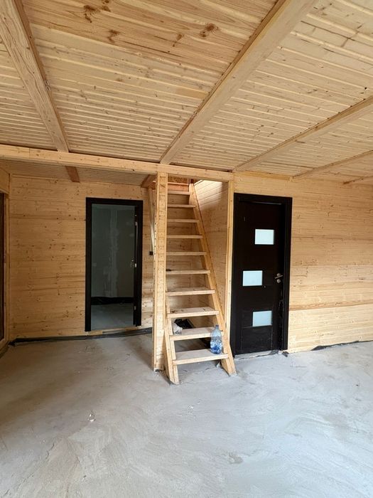 Vand cabane din lemn 90mp la cheie
