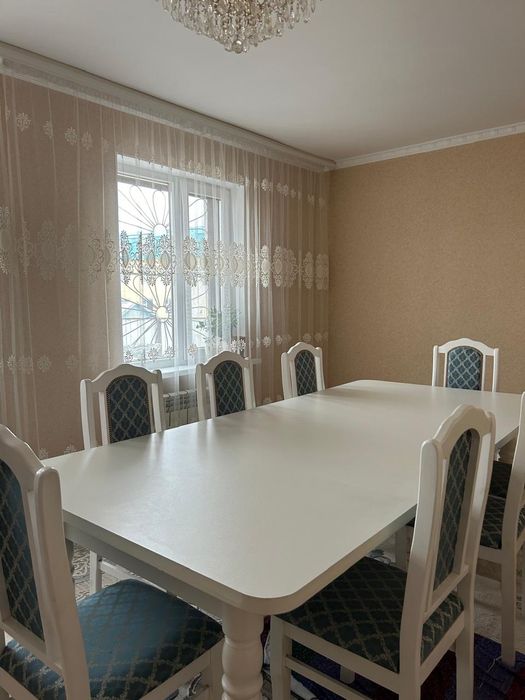 Продаю стол со стульями