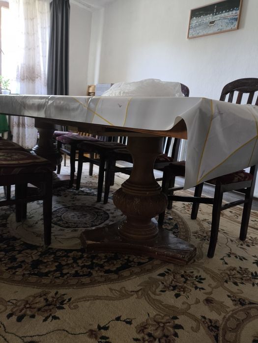 Продам стол  для гостиной