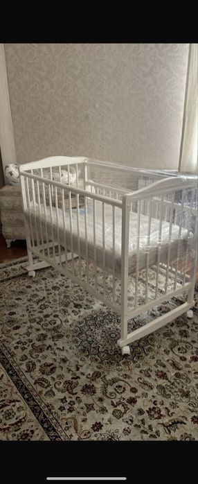 Продам детский манеж / кроватку Julia с матрасом в хорошем состоянии