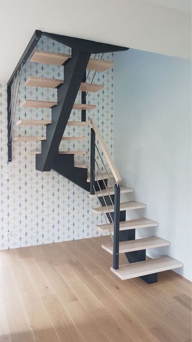 Scari interioare cu trepte din lemn