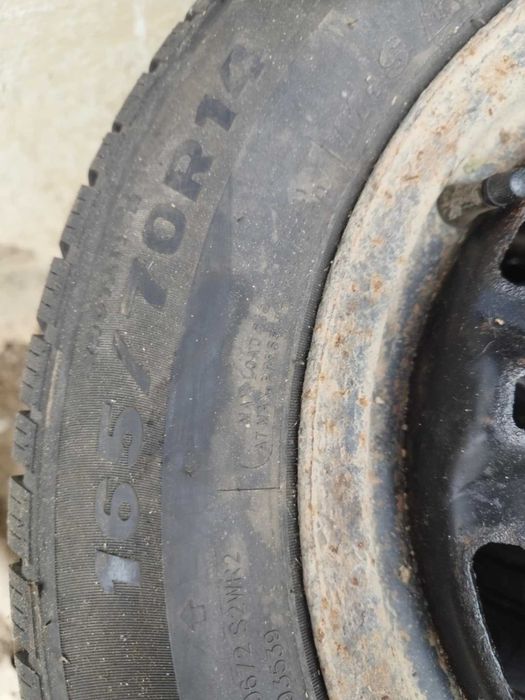 Vand roti r14 cu cauciucuri de iarna in stare foarte buna