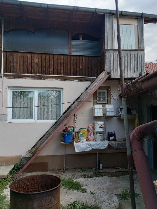 Vând casă la curte // Suprafață totală de 950 mp
