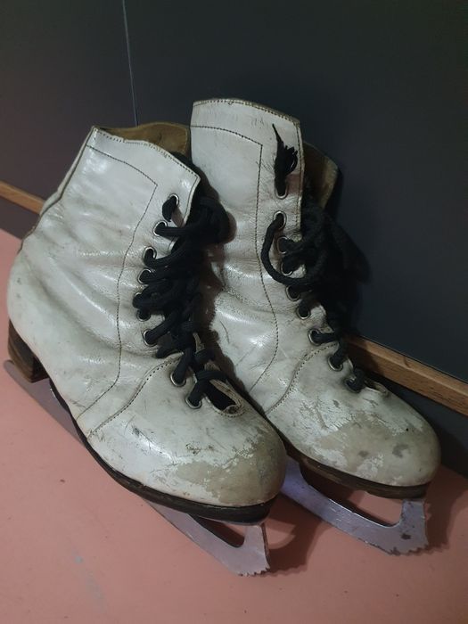 Продам коньки женские.