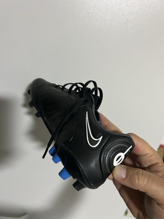 Ghete Nike Legend 9 aproape noi marimea 40