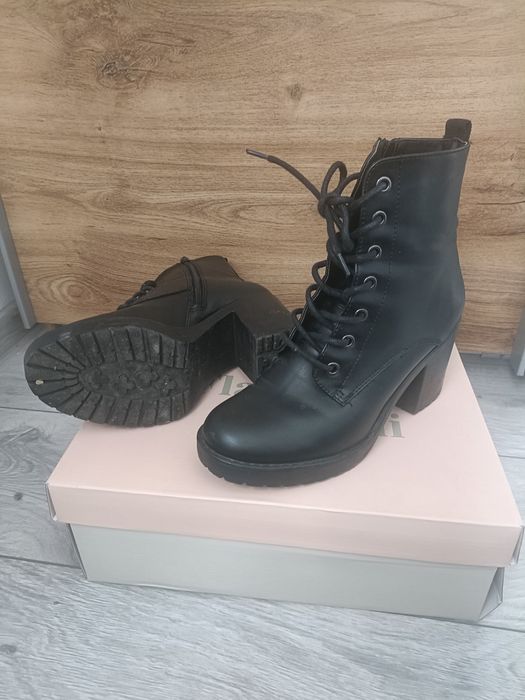Ghete negre de piele  37