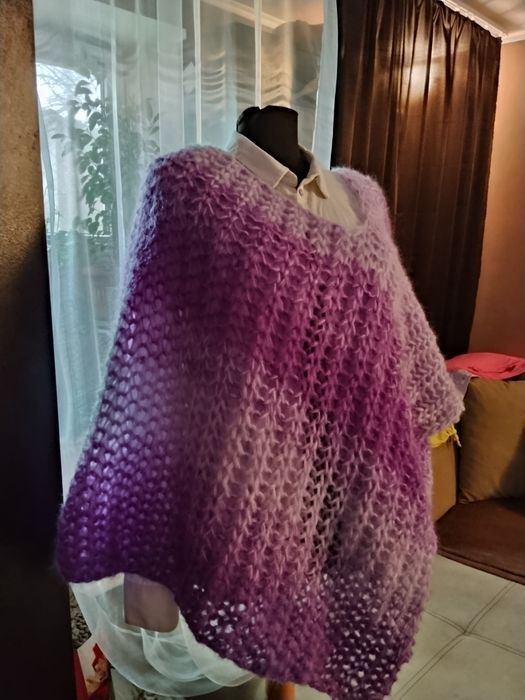 Ръчно изплетено пончо от мохер