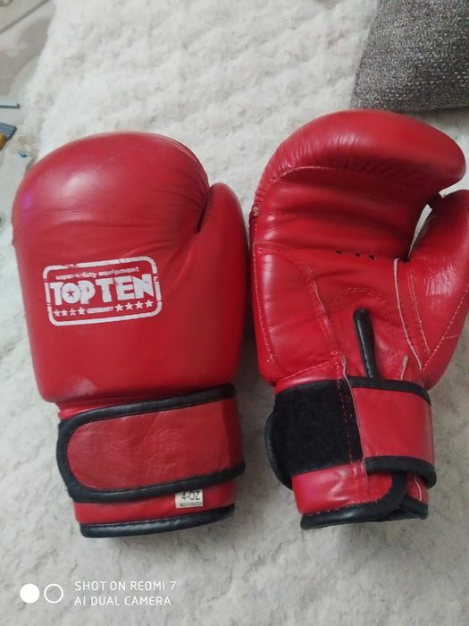 Боксерские перчатки