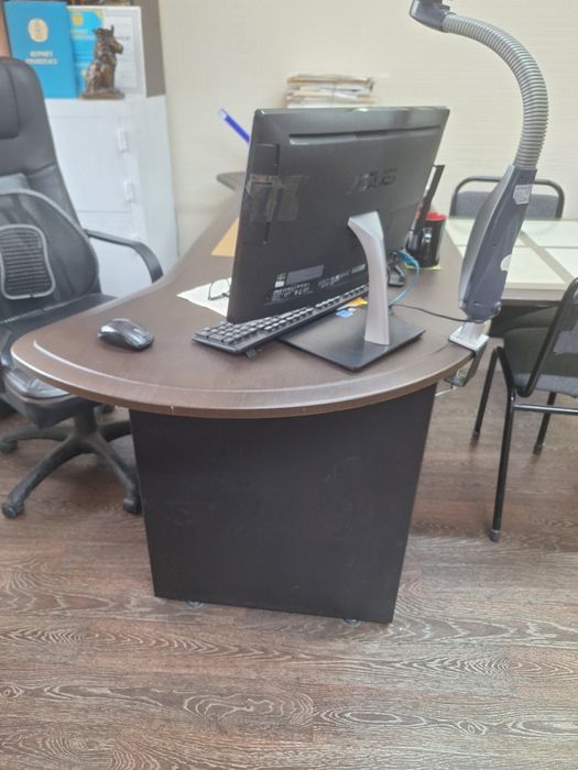 Офисный стол с приставкой