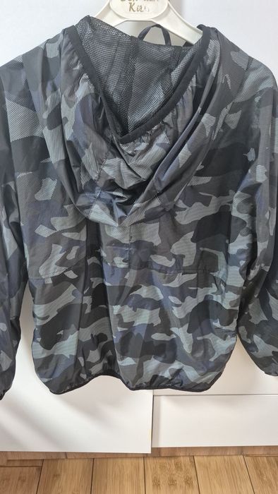 Продам ветровку на мальчика