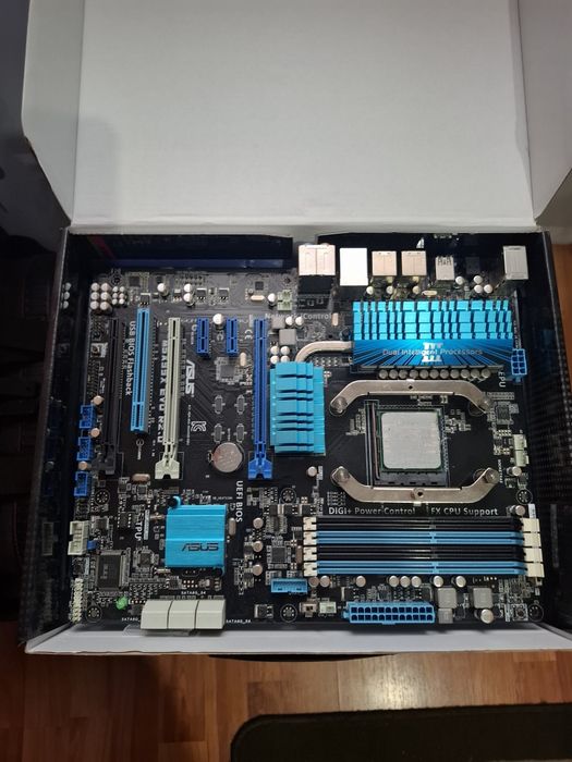 Vand placa de baza Asus m5a99x evo r2 + processor and fx 8300 3.3ghz