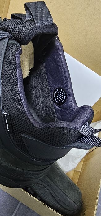 Ghete impermeabile Clarks