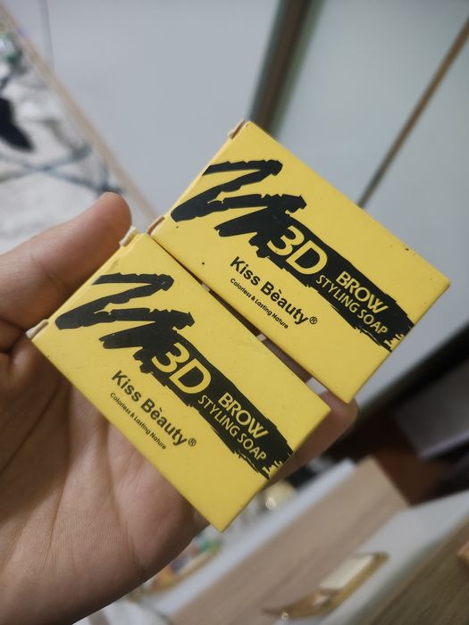 Для бровей Kiss Beauty 3D (3D Brow Styling Soap).