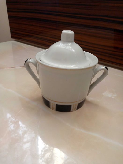 Сахарница с крышкой, поднос и разная старая посуда за все 25тыс