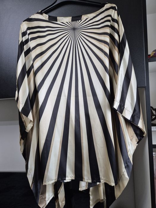 Bluză fluture din tafta subțire , nepurtată