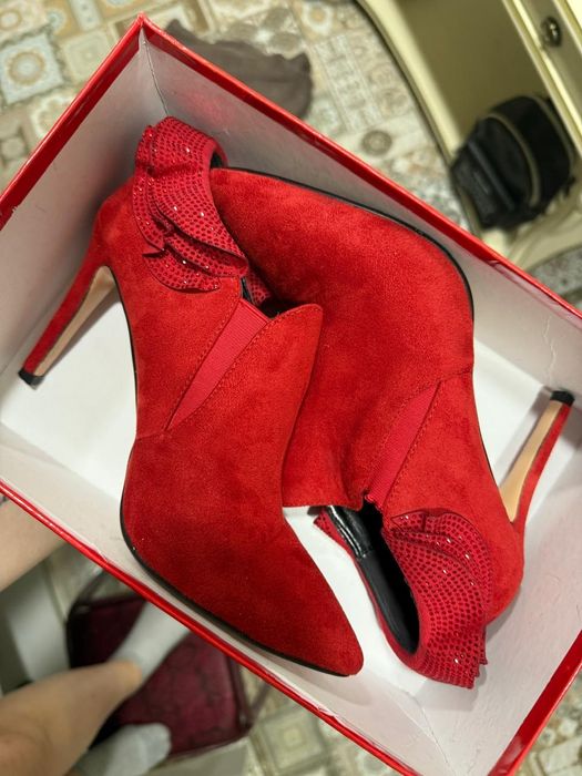 Продаю босоножки