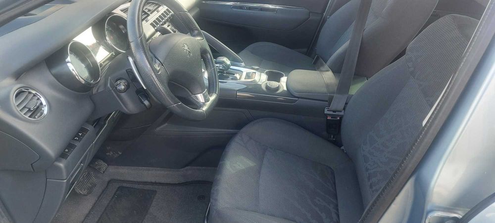 3 auto Peugeot 3008 hibrid