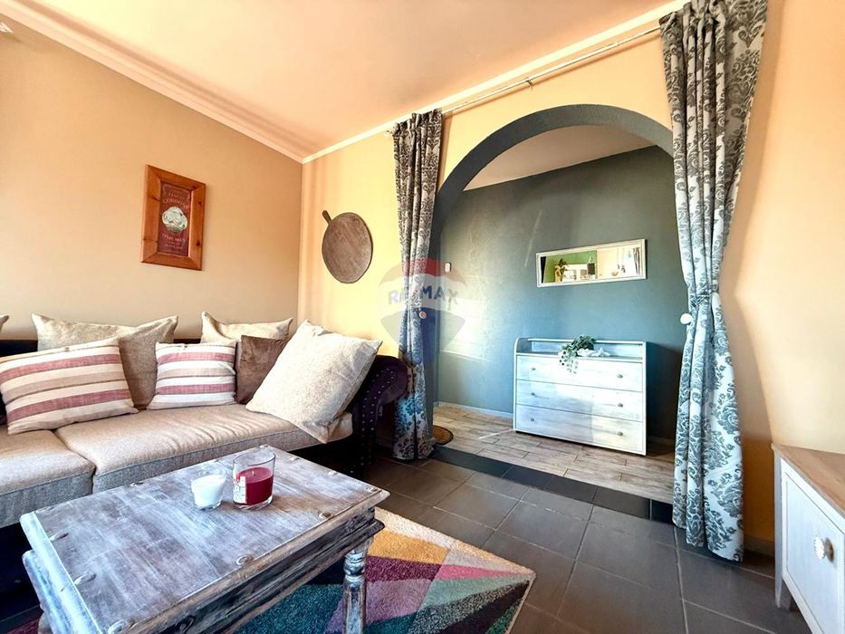 Самостоятелна къща с три спални, двор и камина за продажба, Балчик, Я