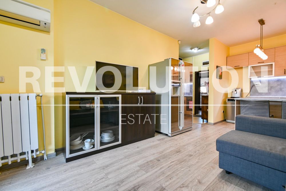 Дава се под наем Двустаен апартамент в София, Център - 61 кв.м за 664 € - Снимка #1