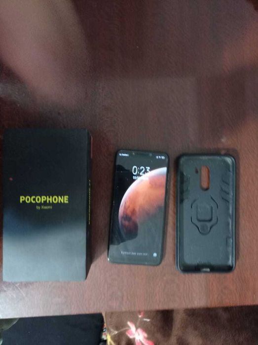 смартфон PocoPhone F1