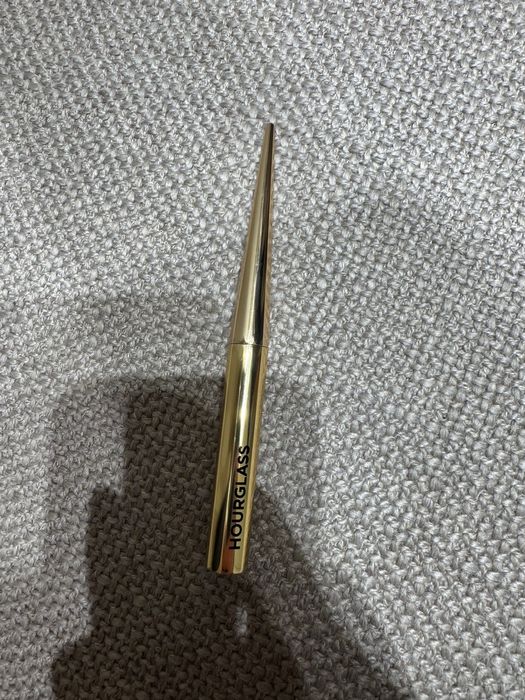 Yves Saint Laurent, Hourglass червило